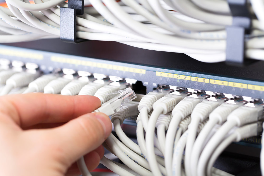 it-consultant-connects-a-network-cable-into-SZ9WPVC